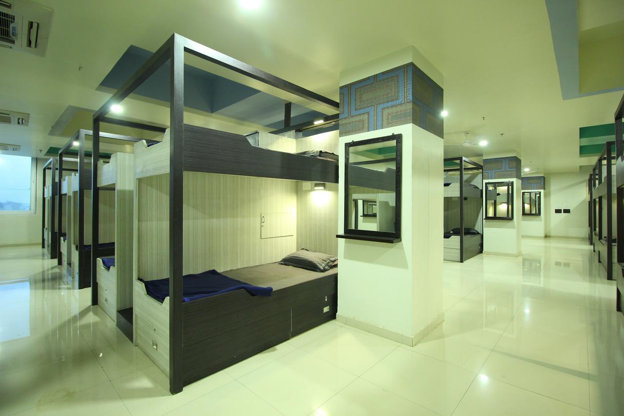 Jackpot Room In & Out Dormitory Ахмедабад Екстериор снимка