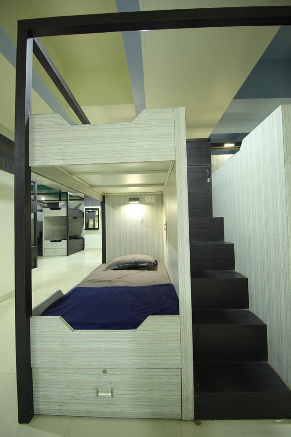 Jackpot Room In & Out Dormitory Ахмедабад Екстериор снимка