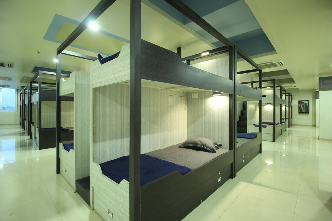 Jackpot Room In & Out Dormitory Ахмедабад Екстериор снимка