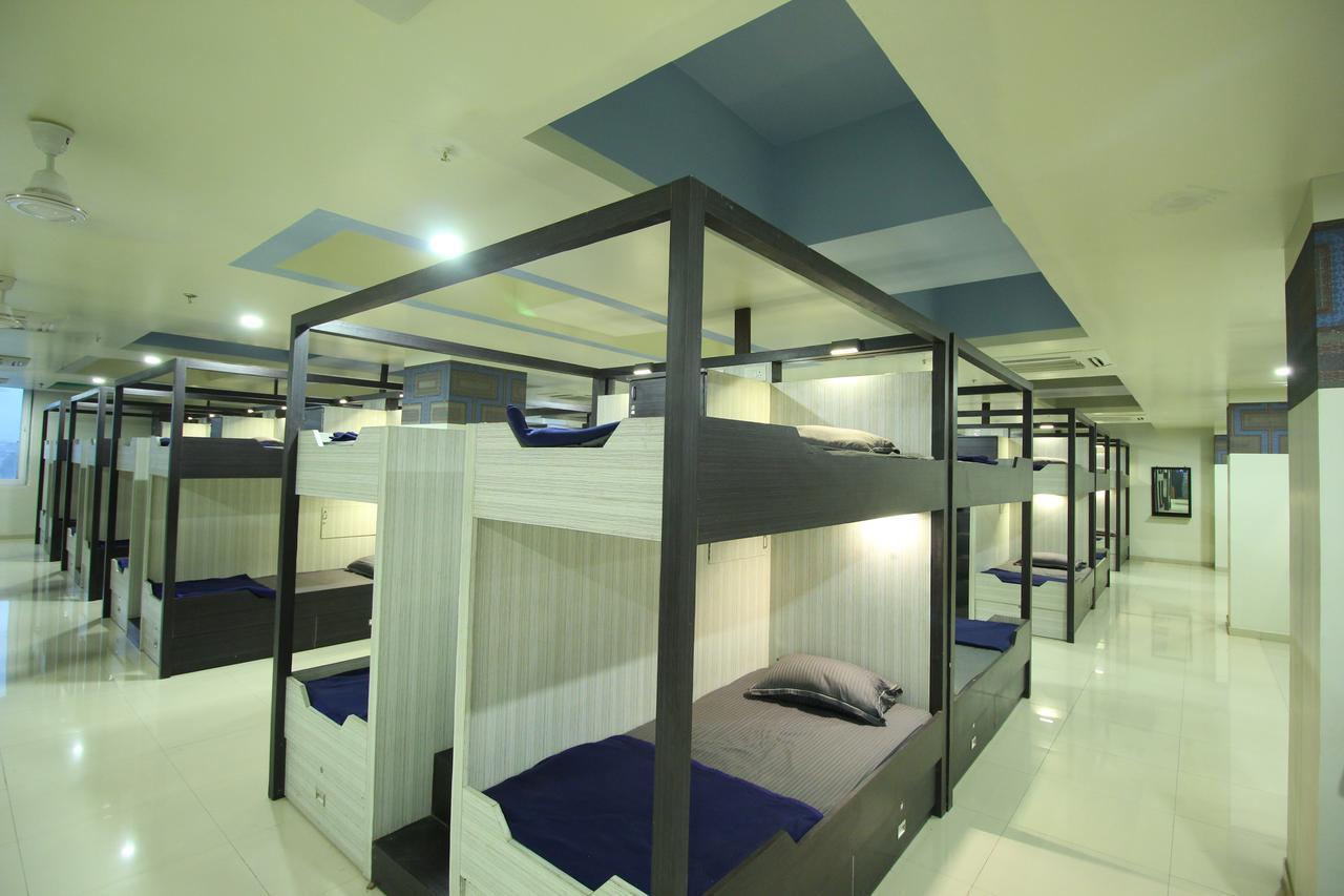 Jackpot Room In & Out Dormitory Ахмедабад Екстериор снимка