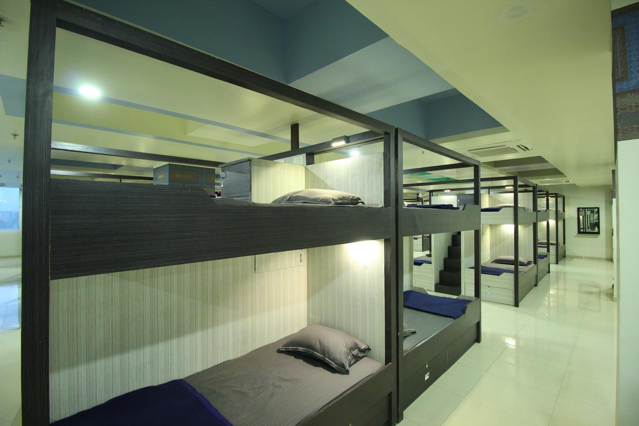 Jackpot Room In & Out Dormitory Ахмедабад Екстериор снимка